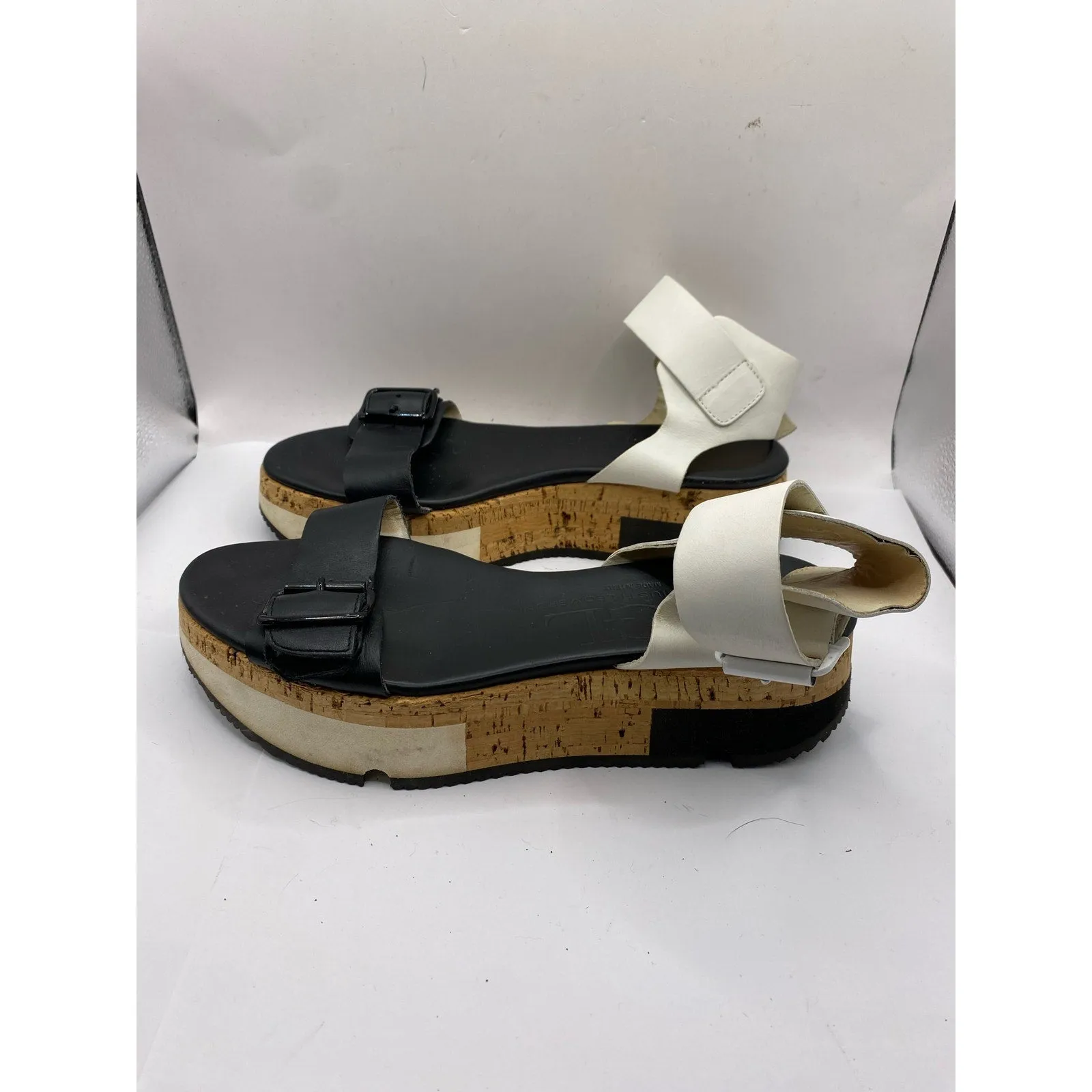 Attilio Giusti Leombruni Black/White Strappy Buckle Platform Sandal Sz 6.5