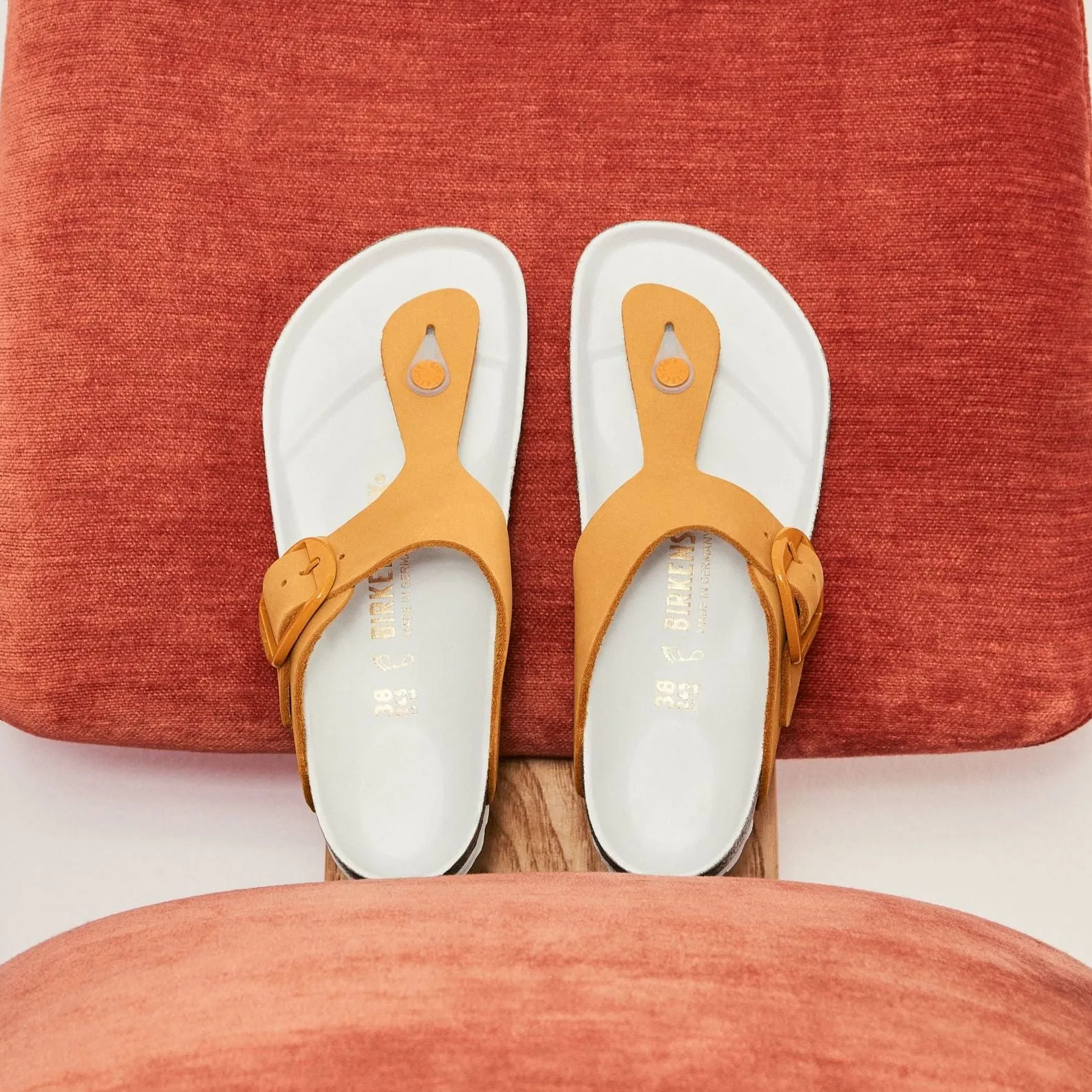 Birkenstock Gizeh Big Buckle apricot nubuck