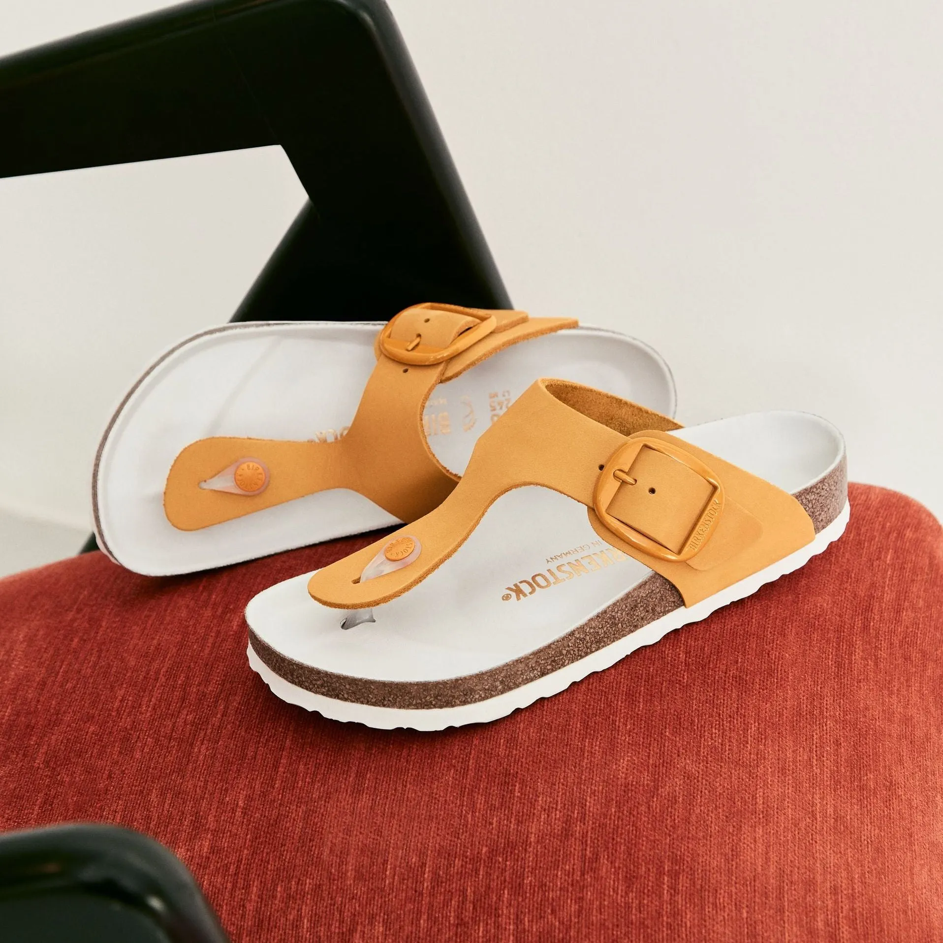 Birkenstock Gizeh Big Buckle apricot nubuck