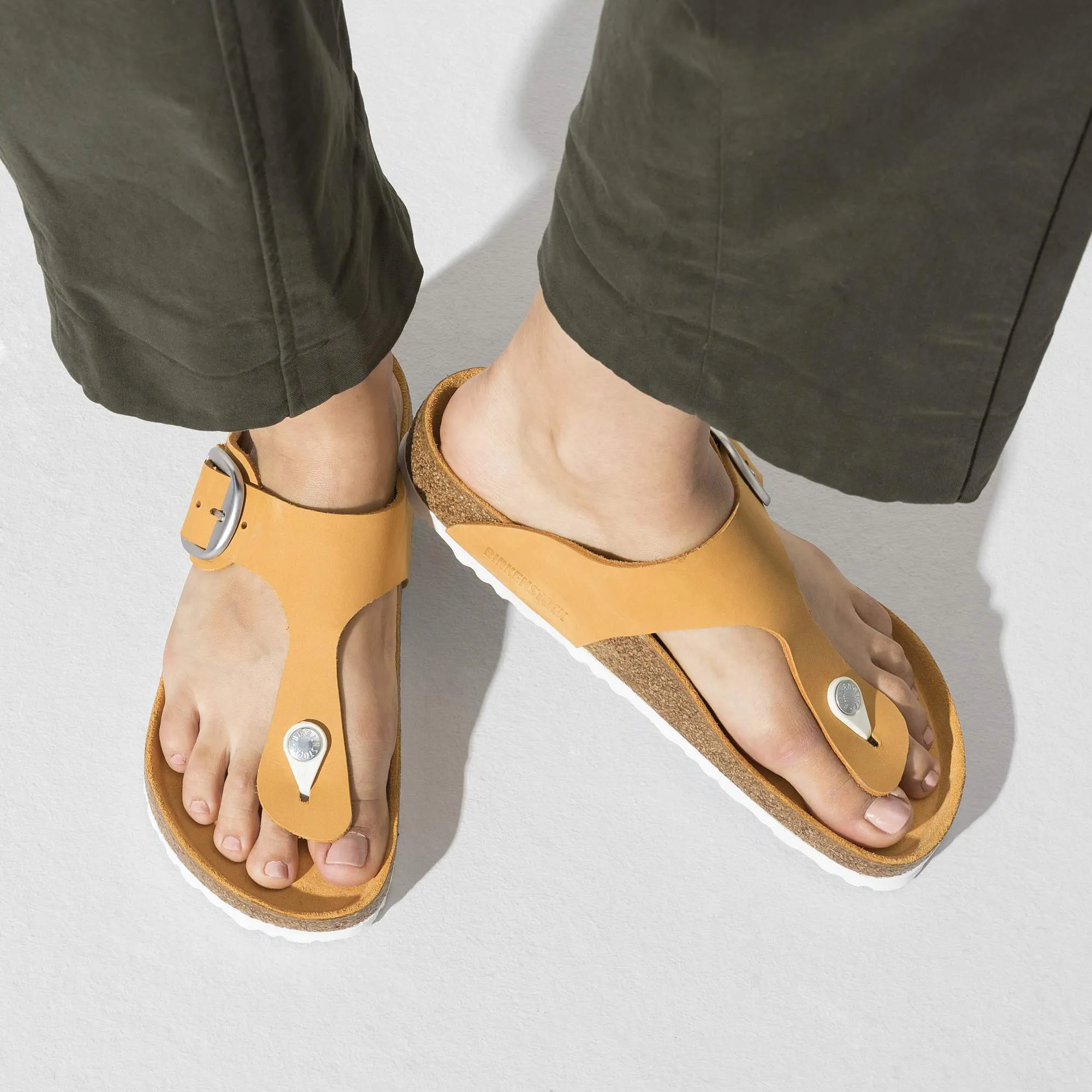Gizeh Big Buckle Nubuck Leather
