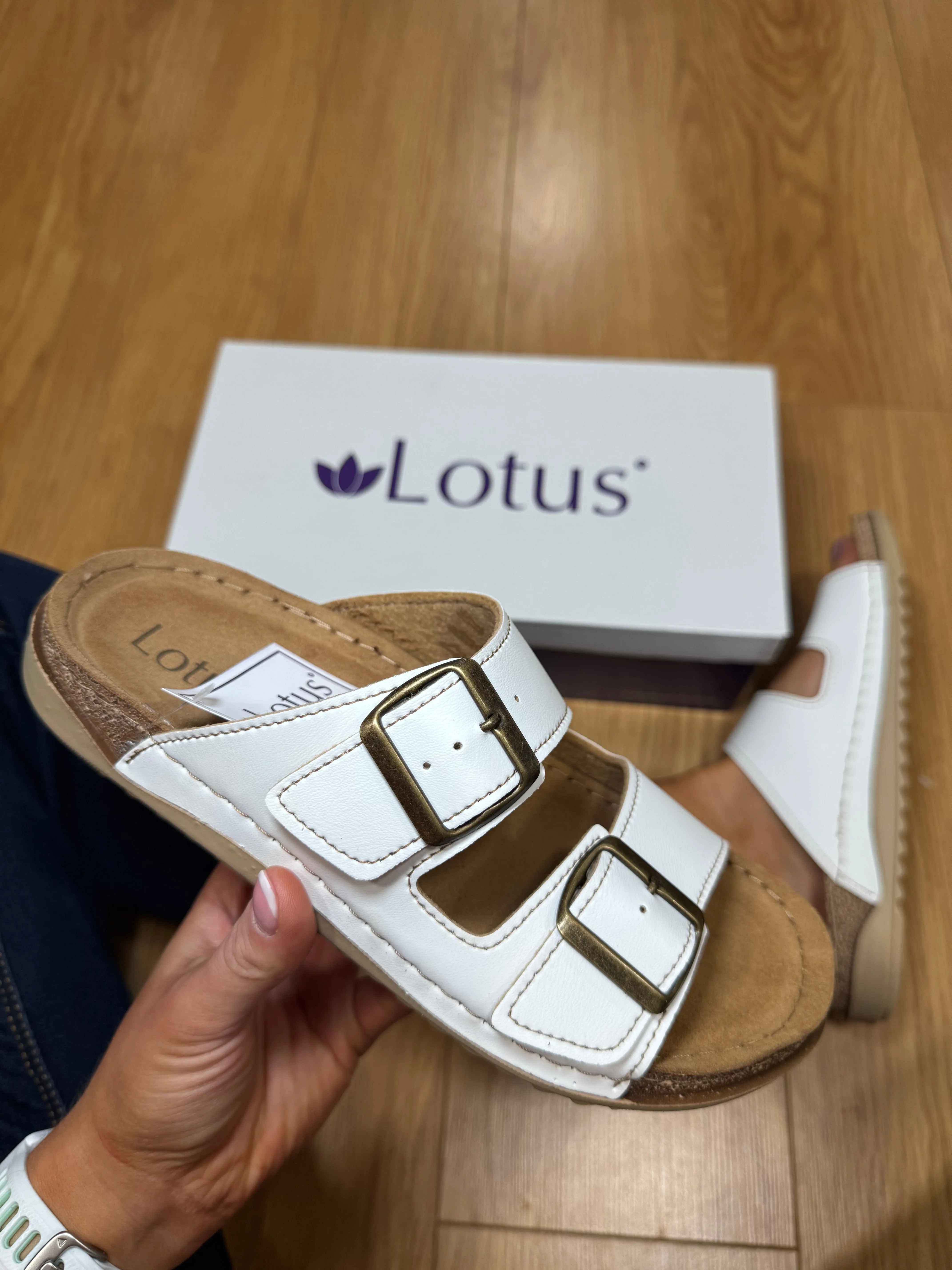 Lotus Trento White Slider