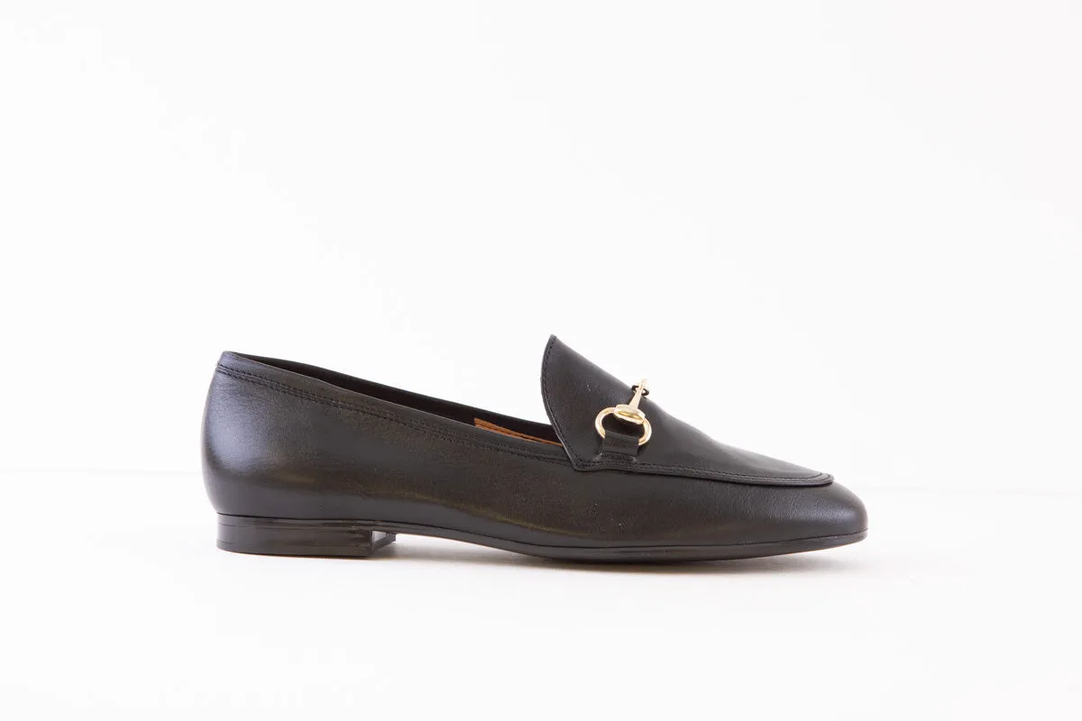 MARIA JAEN - 6002V FLAT LOAFER WITH GOLD CHAIN DETAIL - BLACK LEATHER