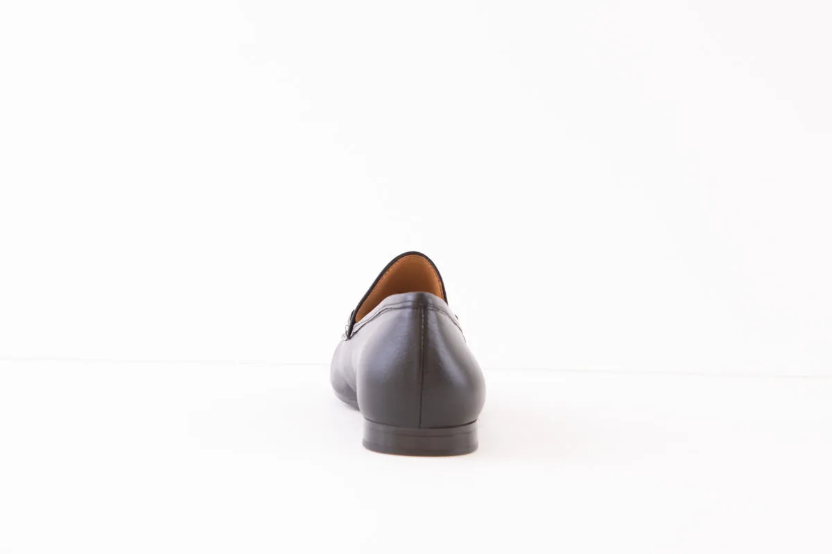 MARIA JAEN - 6002V FLAT LOAFER WITH GOLD CHAIN DETAIL - BLACK LEATHER