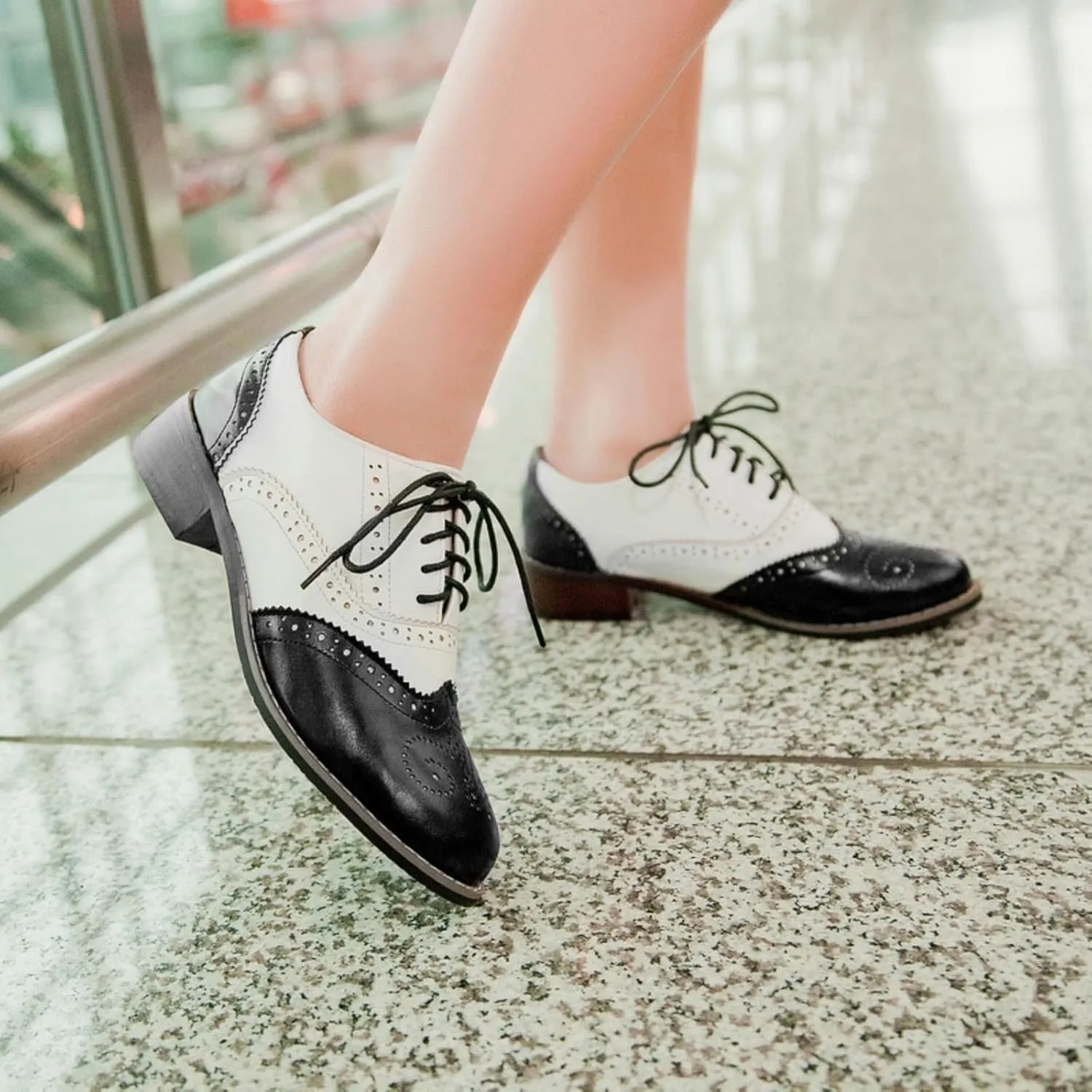Women's Lace Up Oxfords Shoes Round Toe Low Chunky Heel Block Perforated Wingtip Brogues Casual Comfortable Patchwork Derby Saddle Pumps