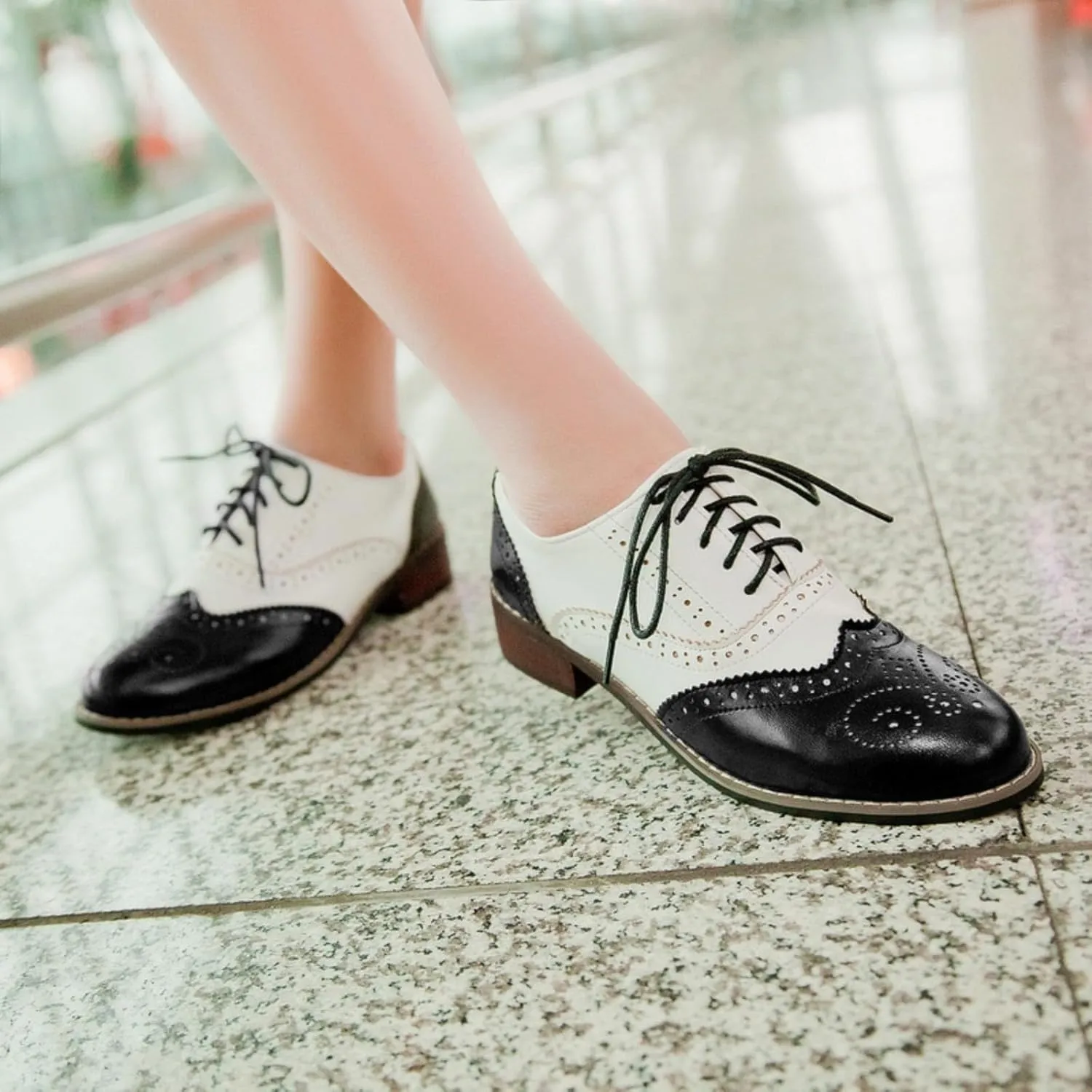 Women's Lace Up Oxfords Shoes Round Toe Low Chunky Heel Block Perforated Wingtip Brogues Casual Comfortable Patchwork Derby Saddle Pumps