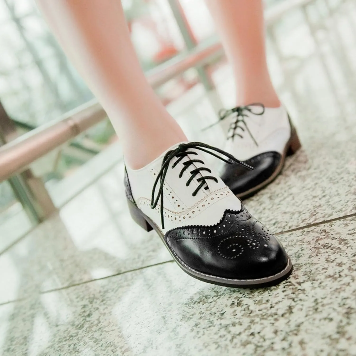 Women's Lace Up Oxfords Shoes Round Toe Low Chunky Heel Block Perforated Wingtip Brogues Casual Comfortable Patchwork Derby Saddle Pumps